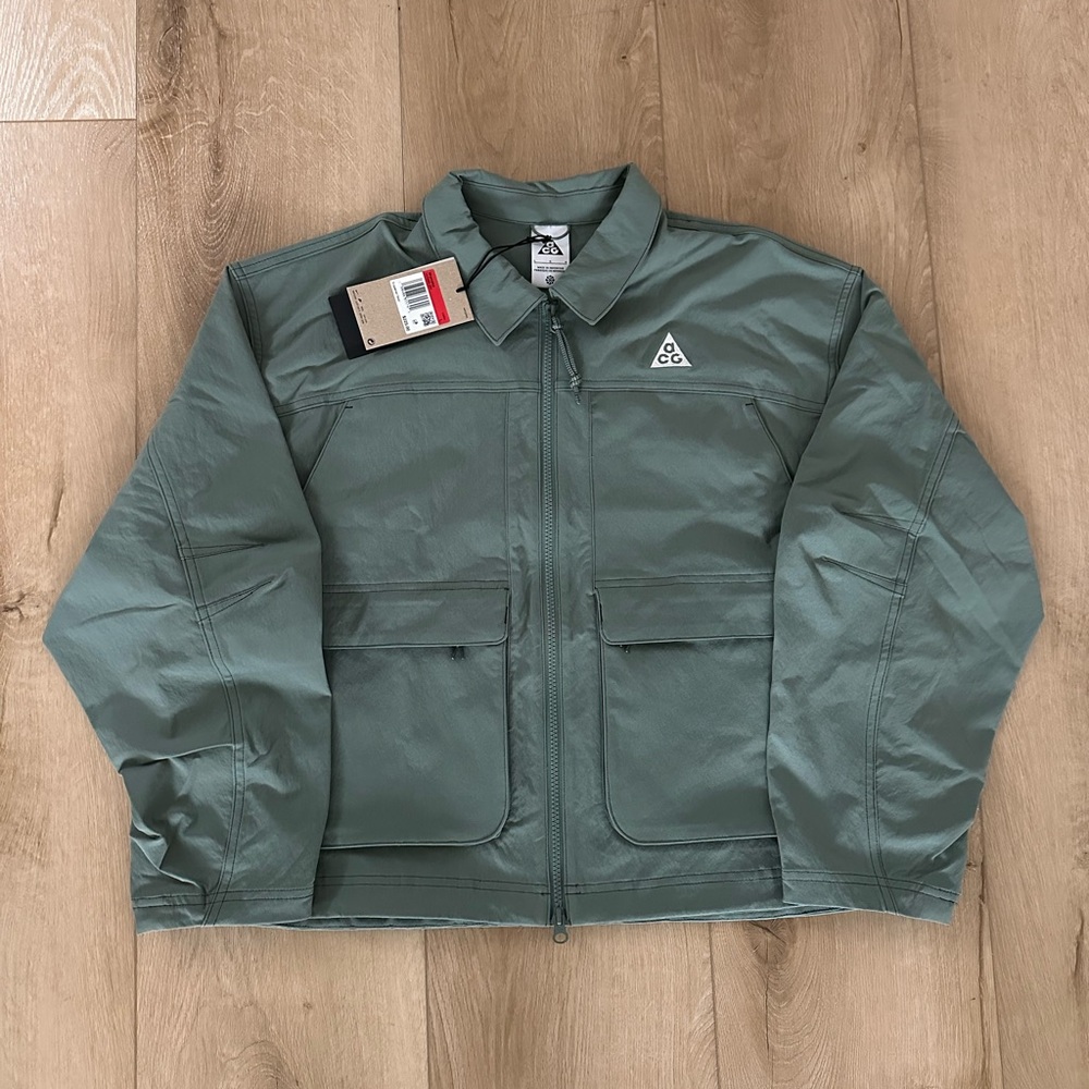 Brand New Nike ACG UV Smith Summit Jacket. Women’s Large